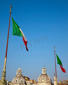意大利国旗和华丽的圆顶
