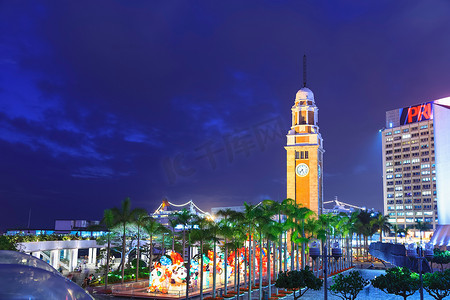 中国香港旅游摄影照片_钟楼与香港海滨建筑中国