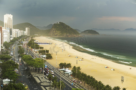 科帕卡巴纳海滩和暴风云巴西里约热内卢