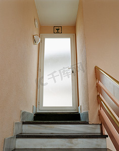 千万豪礼摄影照片_通往酒店酒吧的楼梯