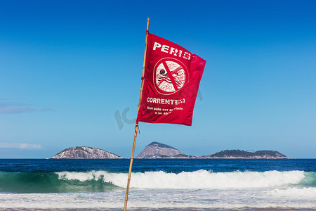 巴西里约热内卢卡加拉斯群岛伊帕内马海滩禁止游泳标志