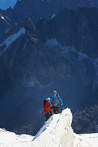 萨勒芬尼摄影照片_登山者在山上夏莫尼克斯上萨瓦法国