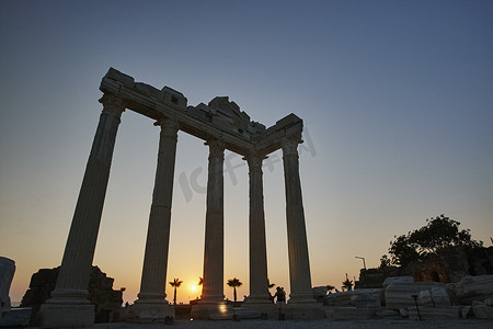 日落时的阿波罗神庙剪影土耳其安塔利亚