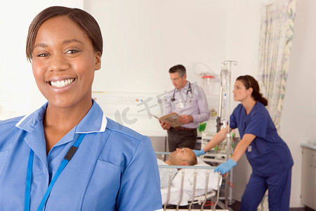 一张护士微笑的肖像