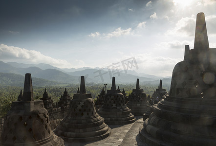 浮宫雕塑摄影照片_印度尼西亚爪哇婆罗浮图佛教寺庙屋顶