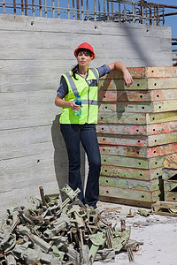 建筑工人劳动者摄影照片_一名女性建筑工人的肖像