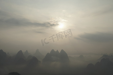 桂林石灰岩山峰中国