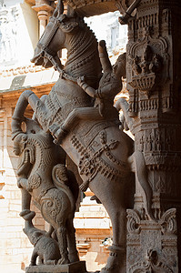 泰米尔纳德邦特里希的寺庙的守护者骑马人