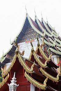 泰国清迈华丽的寺庙屋顶