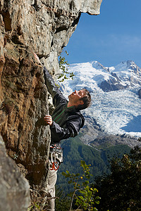 男子攀岩上萨瓦法国