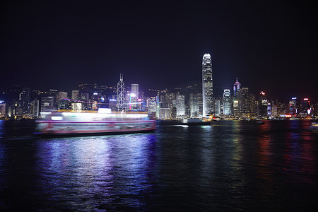 香港夜里的渡口和海港中国