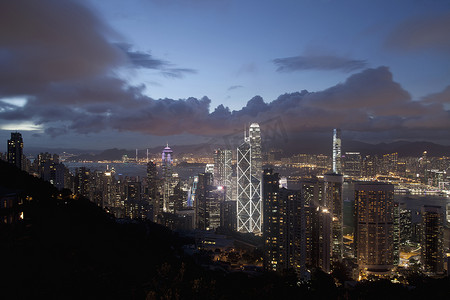 黄昏时的摩天大楼鸟瞰香港中国