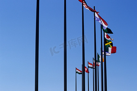 社区蓝天摄影照片_国际旗帜