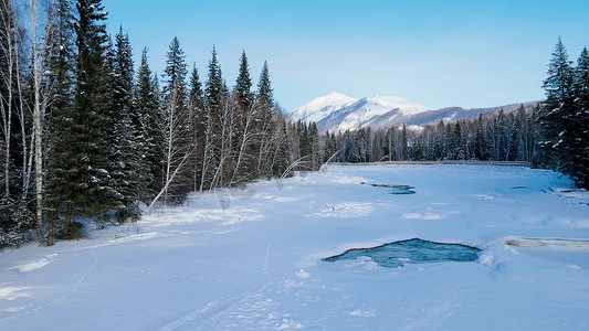 冰雪女神摄影照片_航拍冬季冬天冰封河边的冰雪风景
