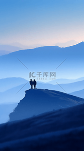 重阳节的背景图片_蓝色传统重阳节登高的老人背景