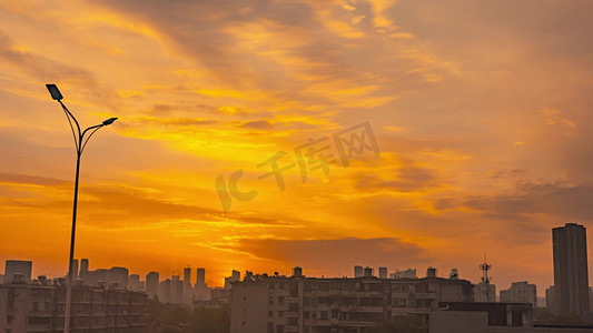 日出东方摄影照片_实拍清晨城市日出摄影