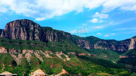 高清航拍山里天空