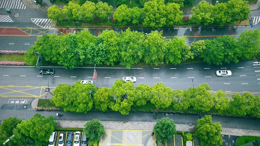 俯拍杭州雨季城市道路