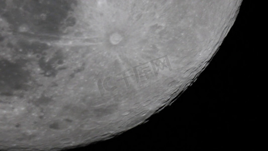 中秋月色摄影照片_夜空中的超级月亮