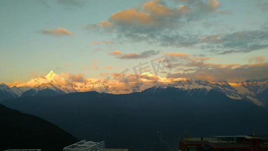 雪山日出1080拍摄