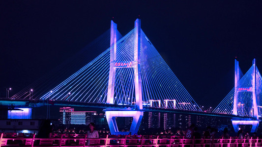 赛博朋克建筑摄影照片_武汉城市地标赛博朋克长江二桥实拍