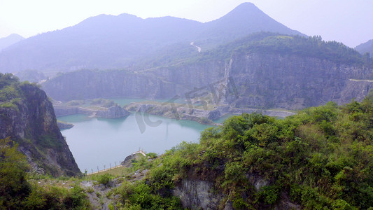 航拍大山矿山湖泊