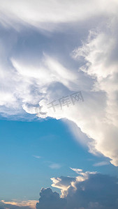 竖版天空摄影照片_航拍竖屏日落移动的彩色云层