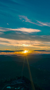 竖屏祖国山河山间夕阳日落夕阳照射