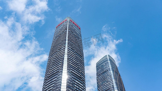 城市企业宣传摄影照片_昆明双塔城市地标商务大厦蓝天白云
