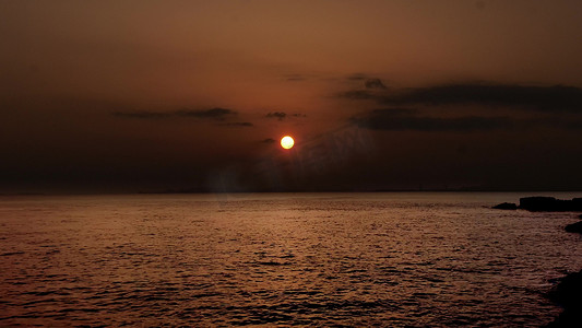拍摄海边日出