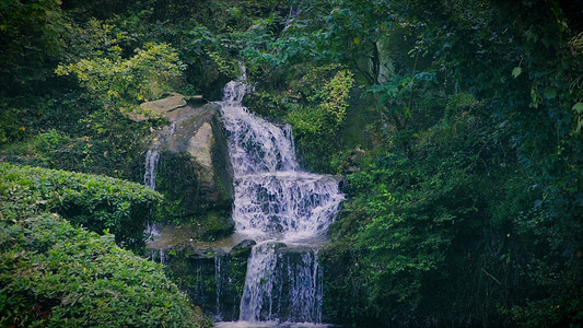 瀑布水流摄影照片_实拍山涧溪流峡谷瀑布水流