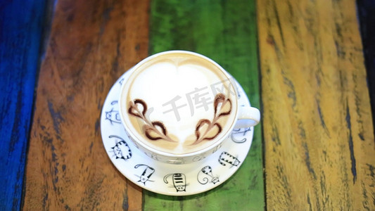 唯美易拉宝摄影照片_咖啡馆里喝咖啡