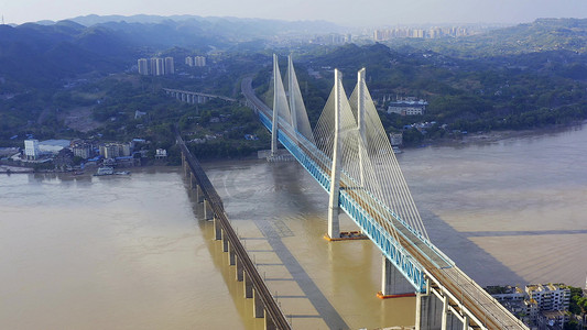 实拍大山中横跨长江两岸的铁索大桥