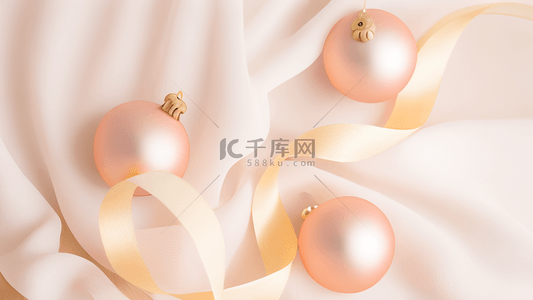 香槟色圣诞节丝绸上的装饰小球