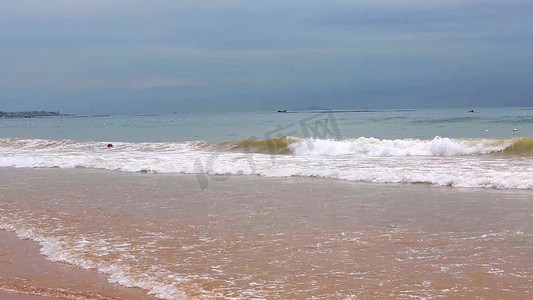 青岛西海岸金沙滩海浪