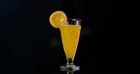 主图淘宝果汁摄影照片_倒橙汁鲜榨橙汁现榨果汁