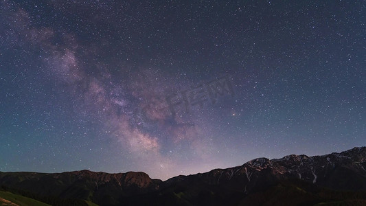 夏天银河季夜晚雪山银河斗转星移