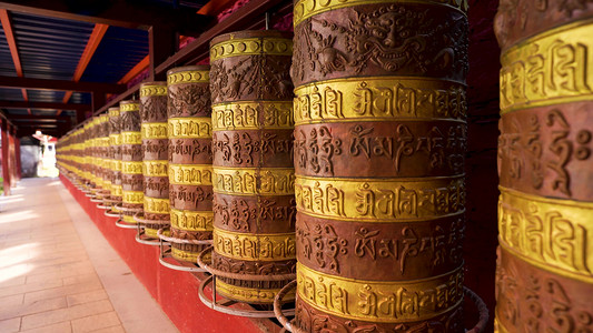 龙抬头素材摄影照片_康定西藏寺庙金刚寺实拍素材