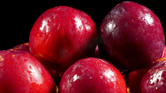 摆拍夏季水果浆果红李子水果果实