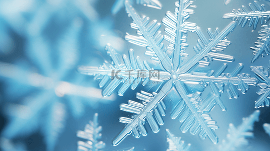 蓝色晶莹雪花背景图片_冬天蓝色晶莹剔透的雪花冰花纹理底纹背景