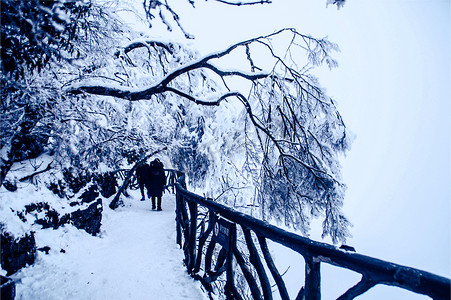 张家界天门山雪景