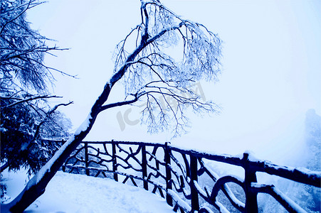 张家界天门山雪景