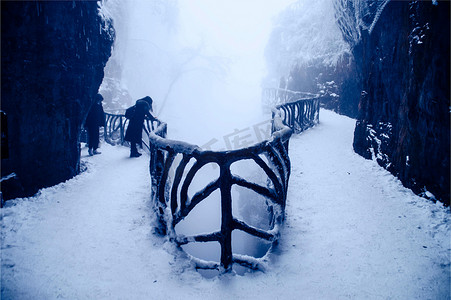 张家界天门山雪景