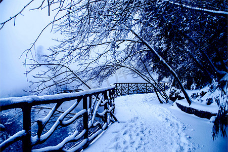 张家界天门山雪景