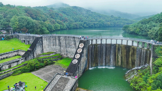 航拍常州天目湖平桥石坝景区瀑布