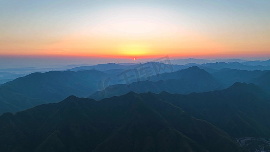 航拍皖南山河风光晨雾风景青龙湾水库