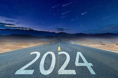 2024年元旦摄影照片_新年夜晚2024公路写摄影图配图