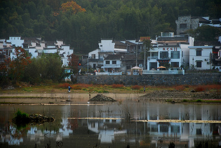 徽州建筑摄影照片_皖南徽州湖水山川天空