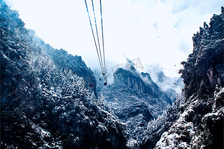 天门山雾凇摄影照片_冰雪张家界天门山索道