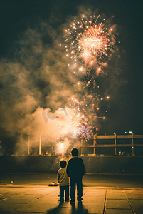 春节过年团聚放烟花